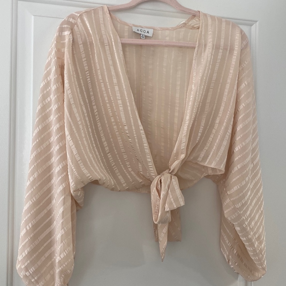 long sleeve crop top with tie in front from vici never worn w matching pants